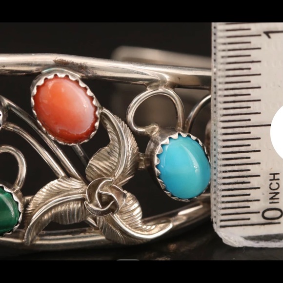 STERLING SILVER WIREWORK PETIT VINTAGE CUFF BRACELET WITH CORAL & MALACHITE - Picture 5 of 6